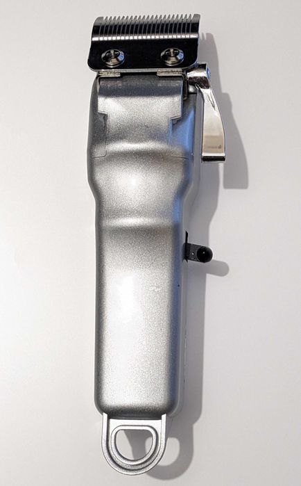 Акумуляторна машинка для стрижки 4 насадки, аккумулятор 2600 mAh