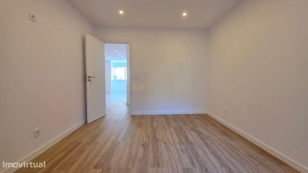 T2 | 1º andar | totalmente remodelado | 66 m² | Encosta do Sol