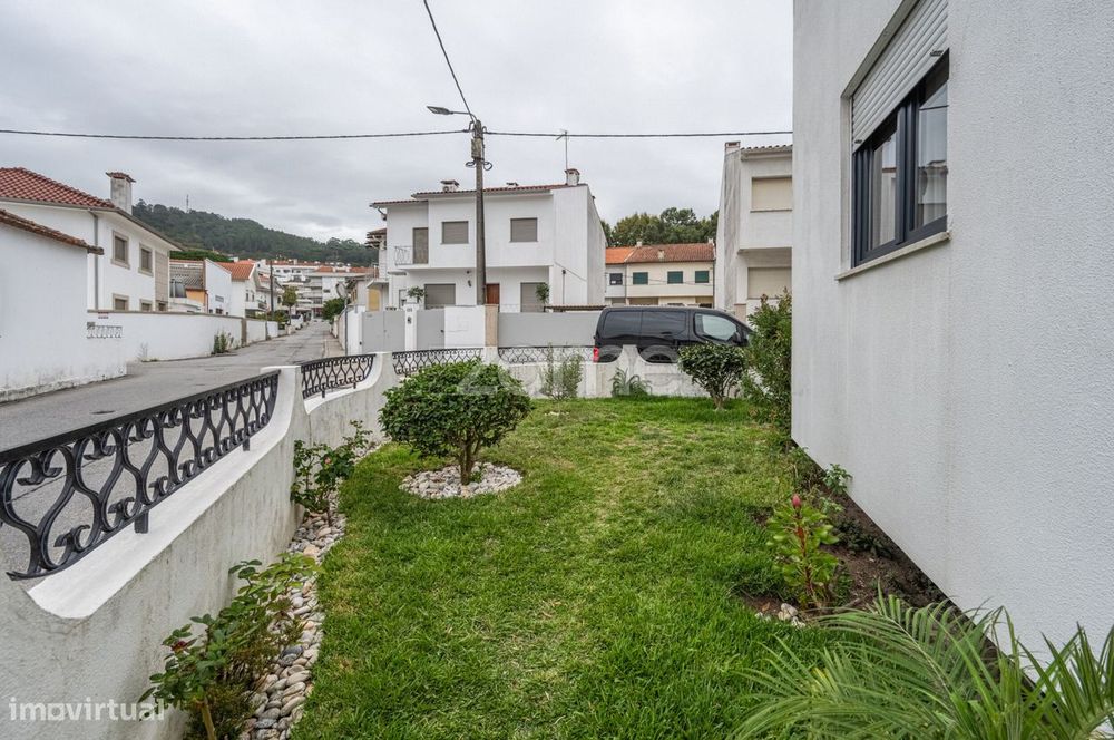 Moradia Gaveto T3 em Darque