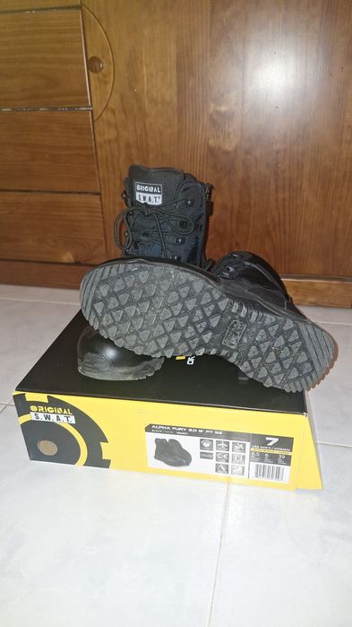 Botas SWAT n.º 39 usada um vez