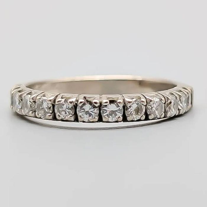 Aliança de casamento em ouro branco 18 quilates com diamante; 4.68 gra