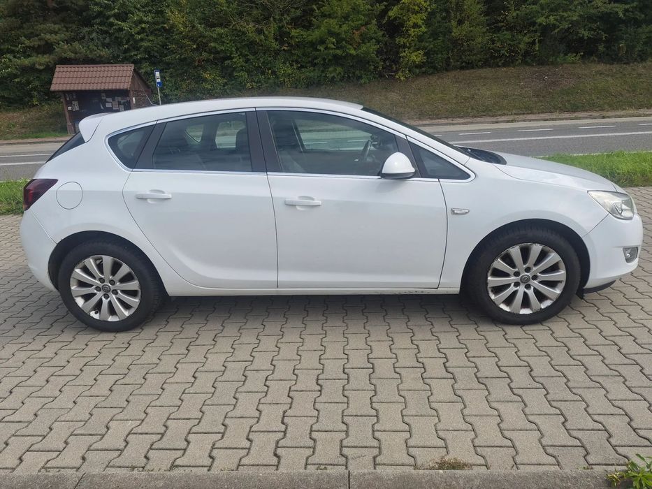 Opel Astra Auto z polskiego salonu,druga właścicelka,nowe opony letnie i zimowe