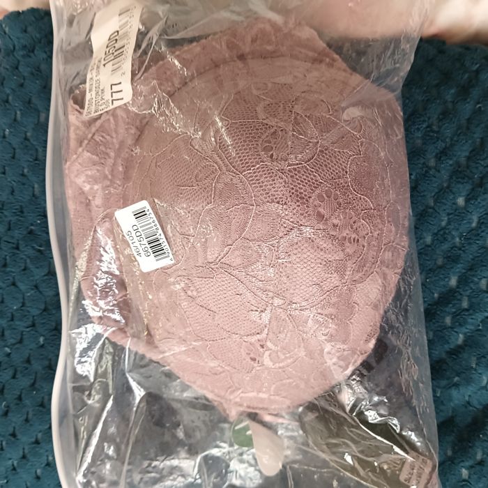 Nowy biustonosz 105DD