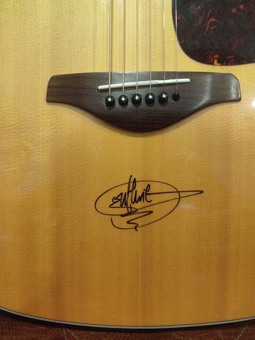 Yamaha FG700S Guitarra Acústica assinada Guthrie Govan C/BOLSA