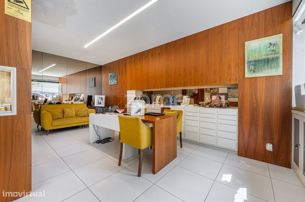 Trespasse Loja Foz junto à Avenida Brasil