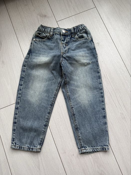 Джинси від бренду Zara