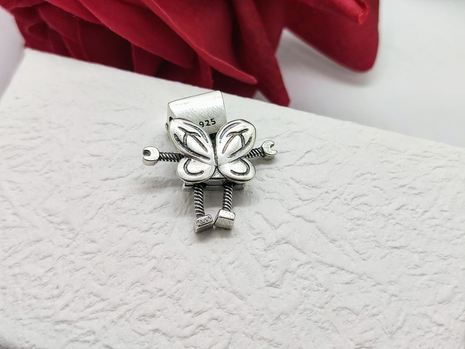 Charm's robot Bella ze skrzydłami ruchome elementy S925