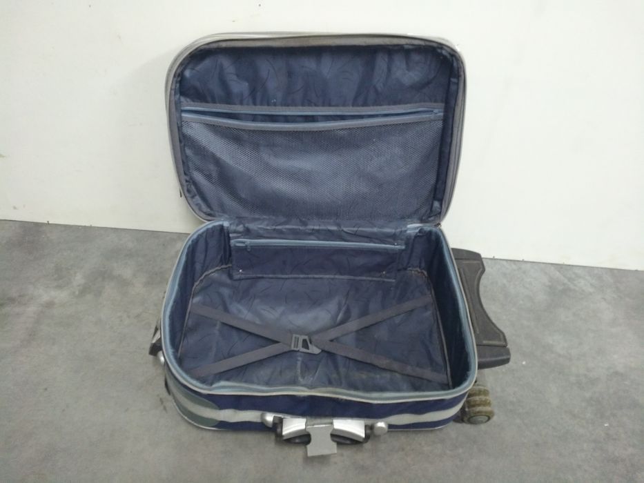 Mala de viagem para cabine com Trolley, medidas: 56/35/20cm
Perfeito e