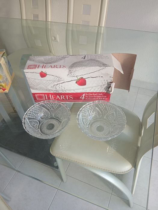 Vendo dois conjuntos de taças  novos e embalados
