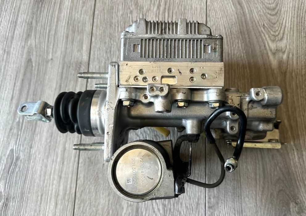 ЕБУ abs Toyota prius hybrid 04.2013