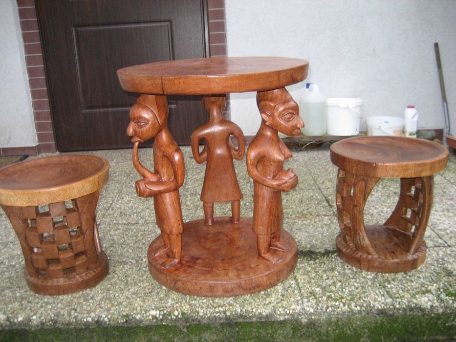 sztuka afrykańska - zestaw stolik i 2 taborety