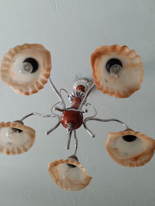 Продам люстру б/у