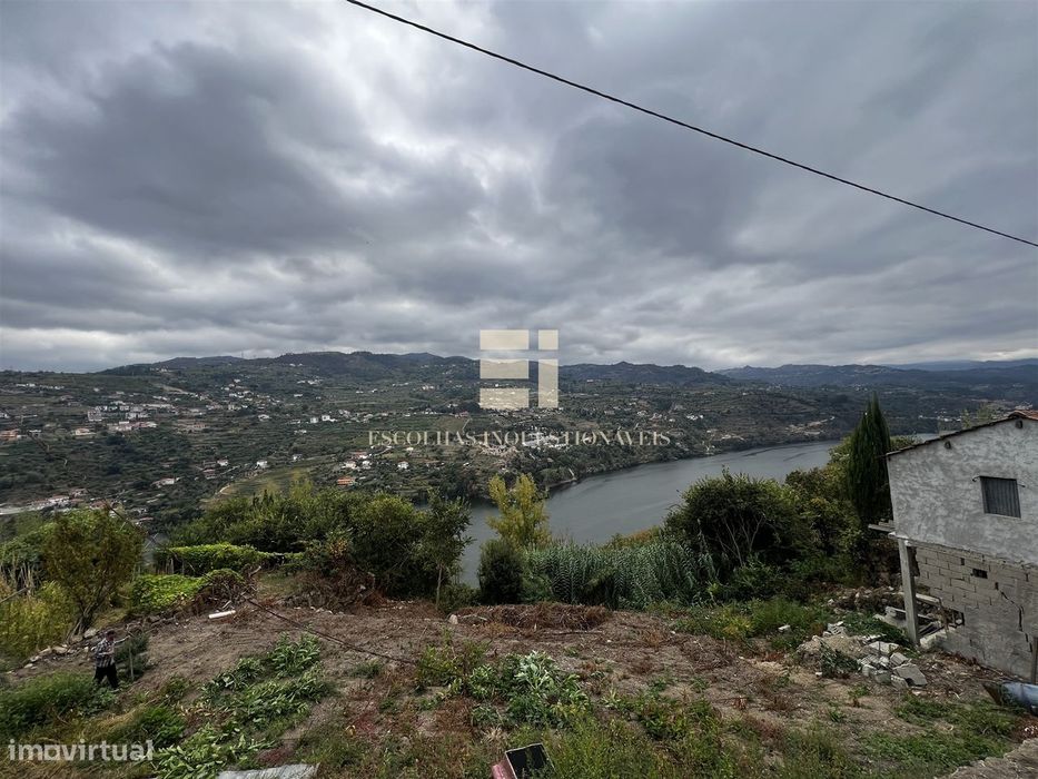 Moradia para restaurar com vista Rio Douro