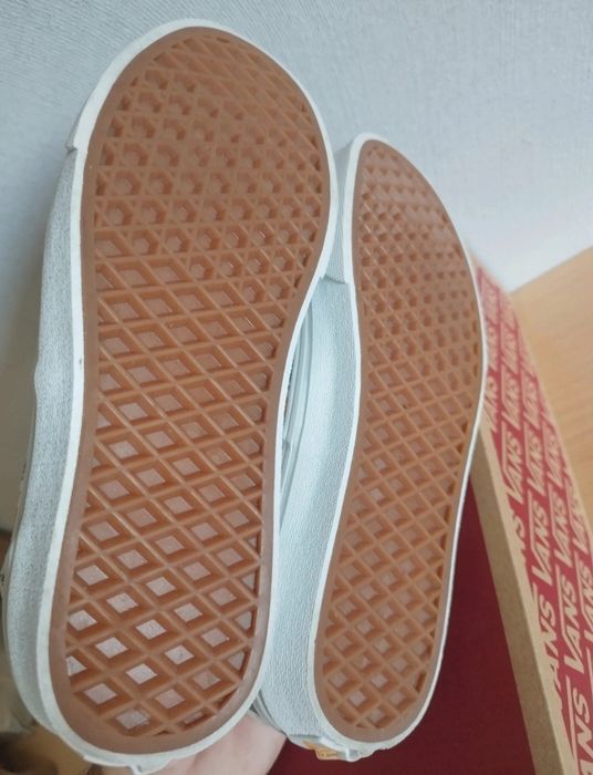 Vans tamanho 36,5 usados uma vez. Como novos