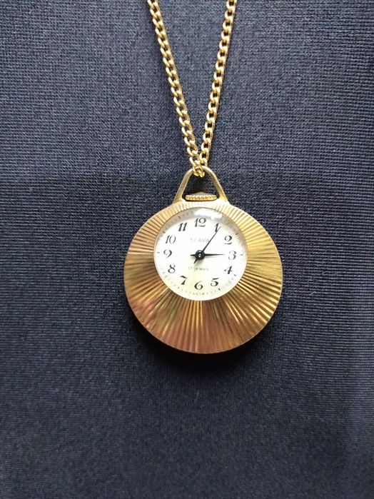 Часы-кулон Слава 17 камней СССР  позолота AU6. На уверенном ходу!