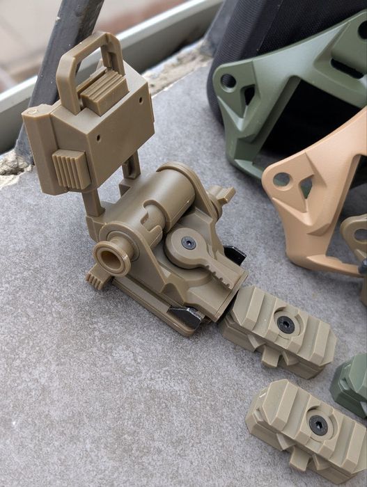 Шрауди, пікатіні, кавери, прути, чебурашки до шолому