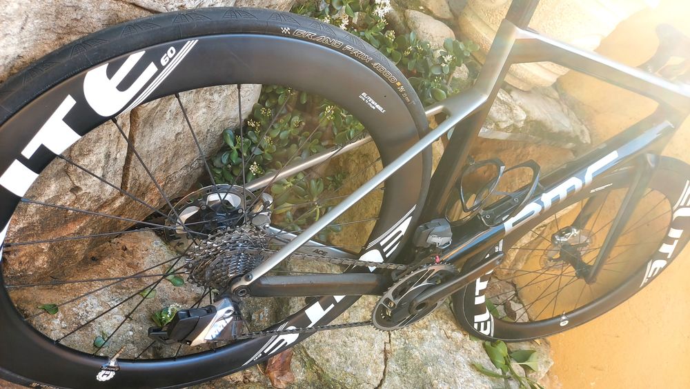 BMC TeamMachine SLR01 disco AXS t54