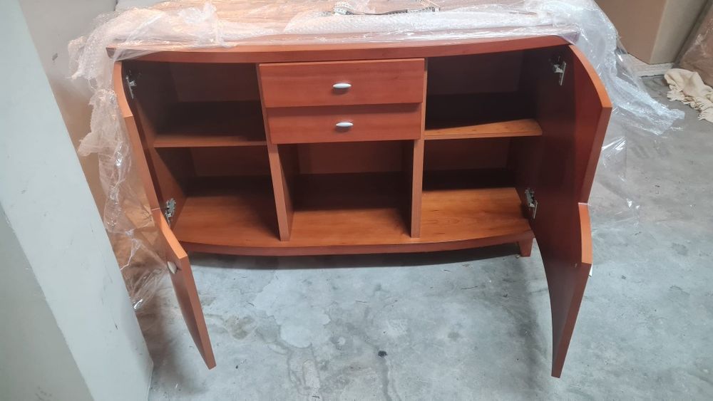 Móvel aparador cerejeira