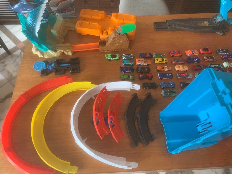 Pack Pistas carros e acessórios vários HOT WHEELS