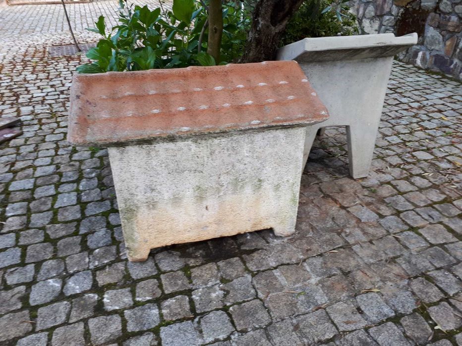 2 Casotas para cão (ideal)