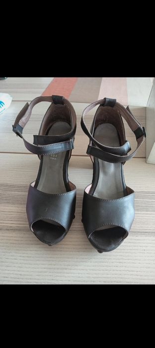 Sandália Pele tamanho 39