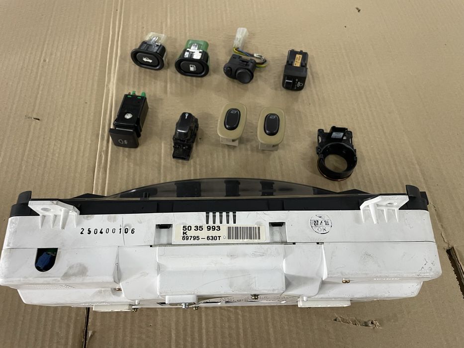 SAAB 9-5 Turbo de 1998 - quadrante e botões