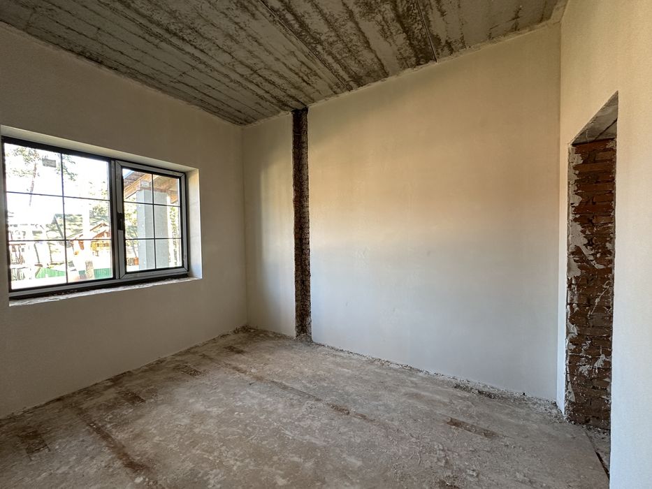 Продаж будинку в Стоянці, 245 м2 з гаражем та соснами на ділянці