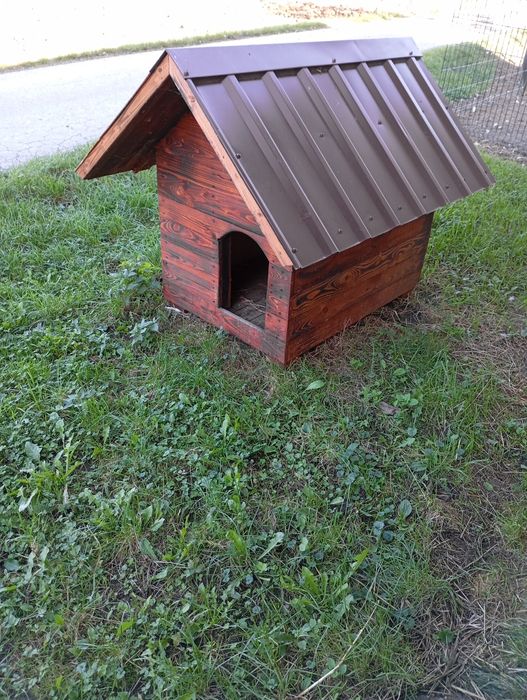 Buda dla psa ocieplana