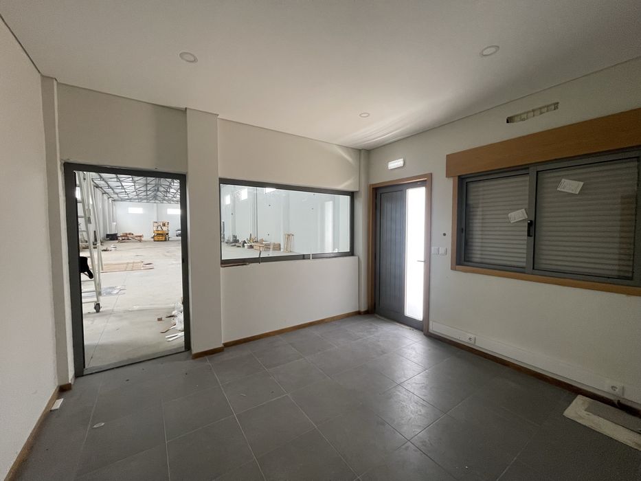 ARMAZÉM para arrendamento/ Pedrouços | Maia | Porto a 2 Km do HSJ