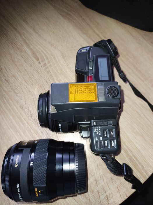 Analogowa Yashica 230AF dwa obiektywy