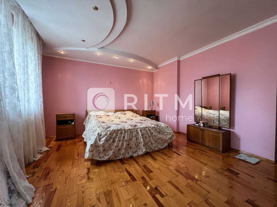 Продаж простoрого будинку з ремонтом у Луцьку!