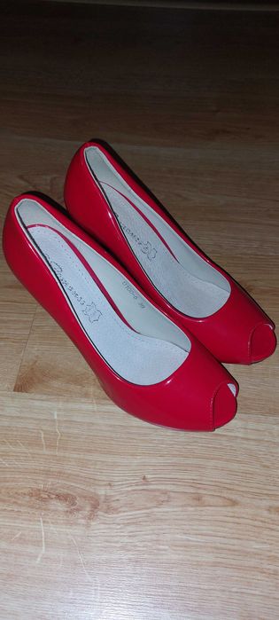 Czerwone szpilki