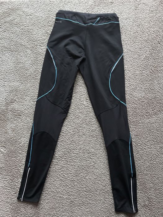 Leggings azuis e pretas