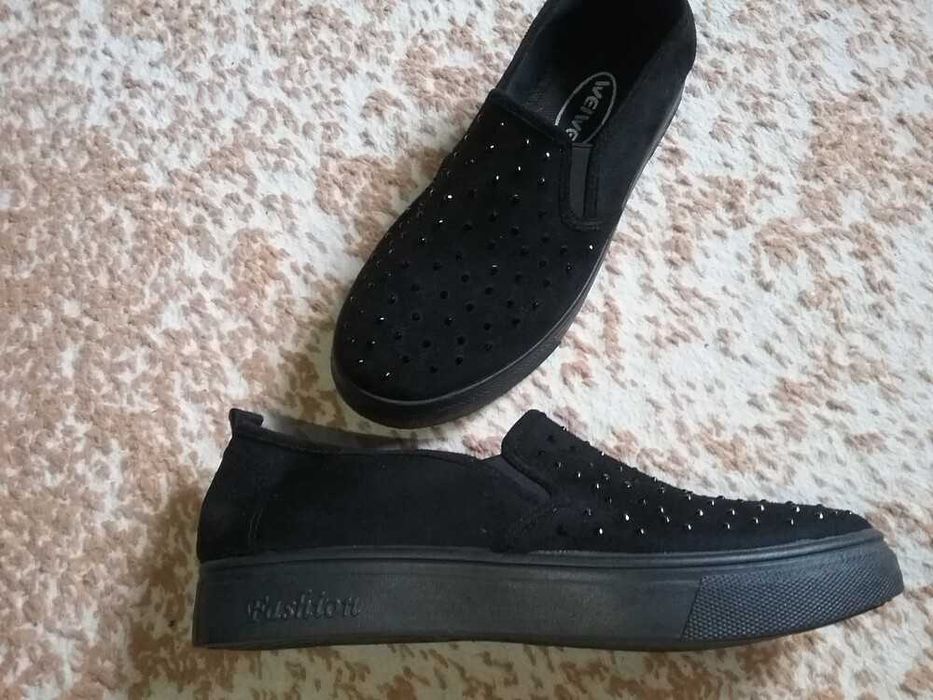 Литоны, мокасины женских черного цвета в камнях 39р стелька 24см