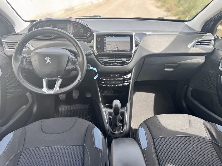 PEUGEOT 208 1.2  allure de 2015 nacional garantia de 18 meses