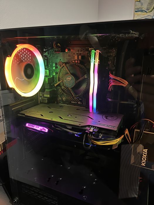 Desktop gaming em bom estado