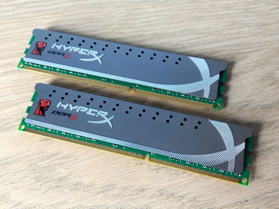 Kingston HyperX  DDR3-1600 CL9  2x4GB