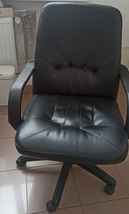 Продам офисное кресло руководителя. Отличное состояние.