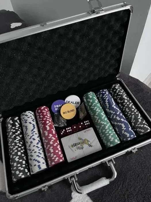 Zestaw do Pokera Holdem Texas Walizka Żetony Karty Kości NOWE GRA