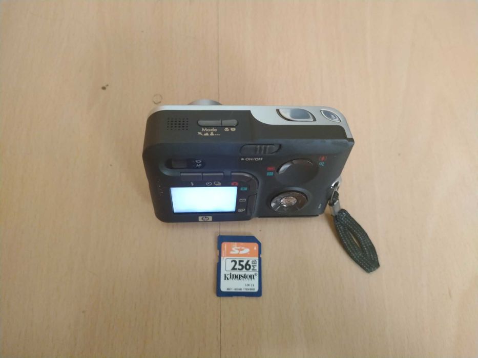 aparat cyfrowy HP R607 wraz z kompletnym zestawem