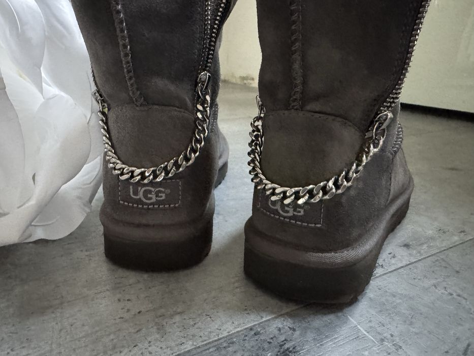 Orginalne  buty UGG model z lancuszkiem . Limitowana edycja