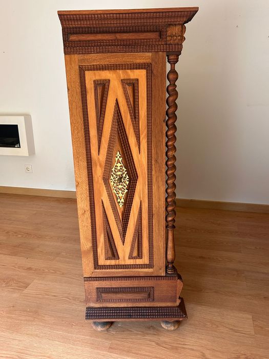 Conjunto de mobiliário vintage estilo neo-renascença em madeira maciça