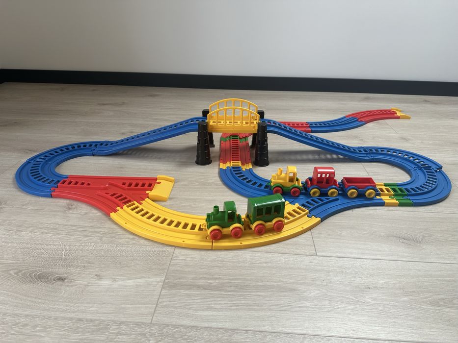 Plastikowy tor pociągi