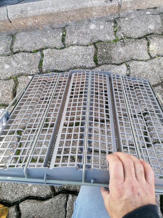 Terceiro cesto de máquina de lavar louça Siemens