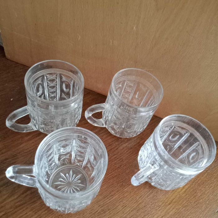 Посуд столовий склянi вази