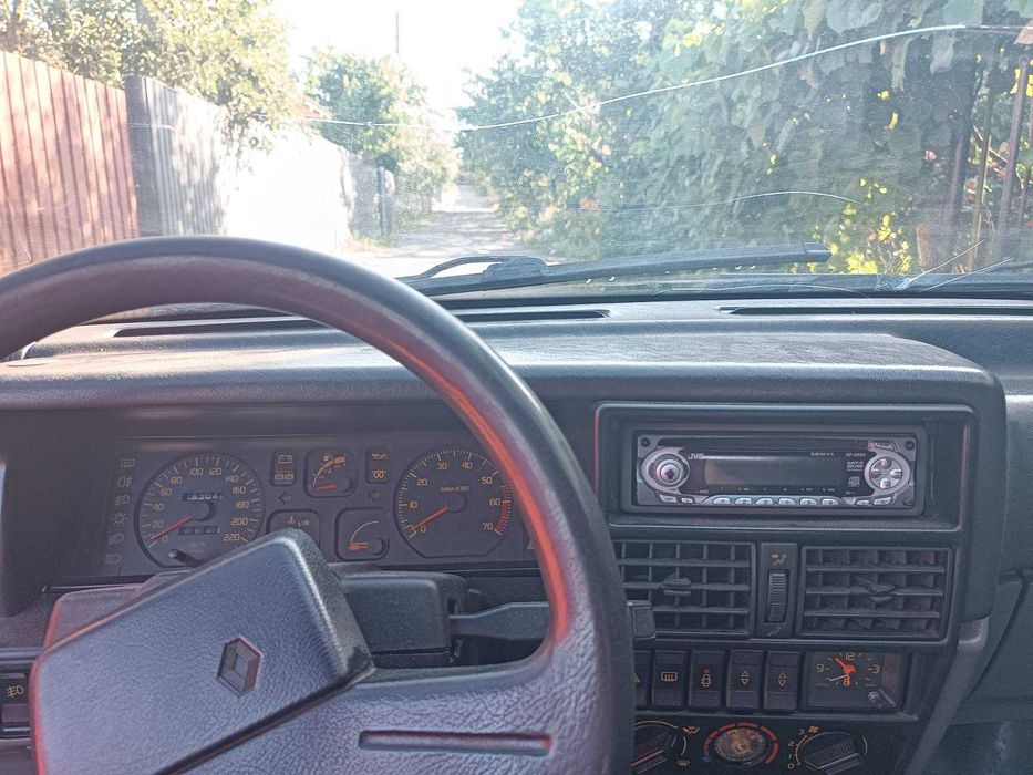 Продам Renault 19 1989 нефарбований.