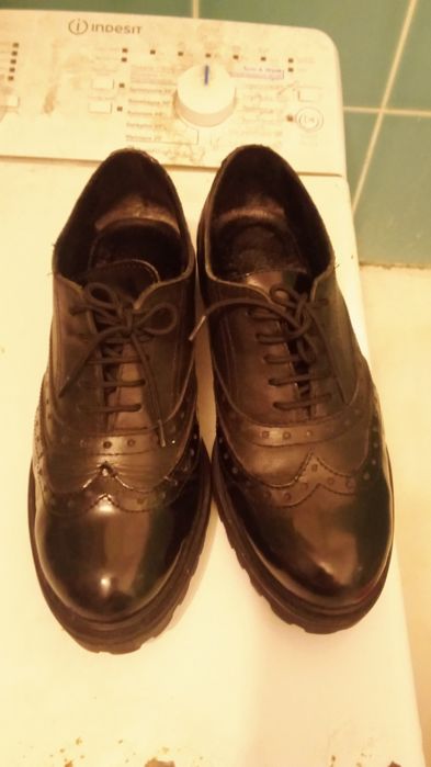 Eleganckie Lasocki czarne buty damskie