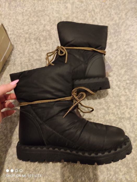 Nowe czarne śniegowce LV r. 37