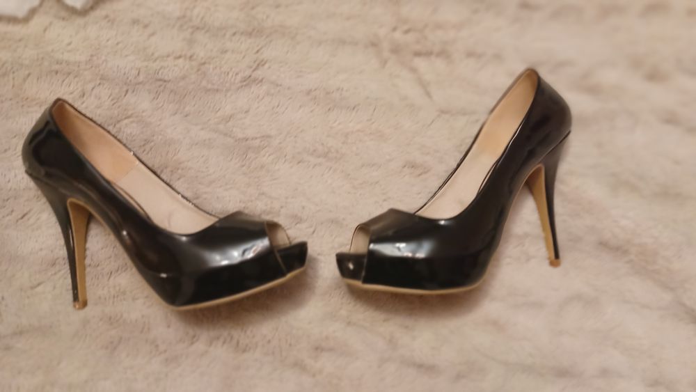 Nowe czarne szpilki lakierowane z odrytym palcem 41