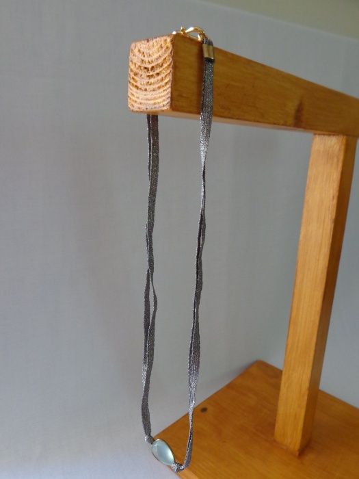 Colar e brincos da mesma cor (conjunto), para as férias